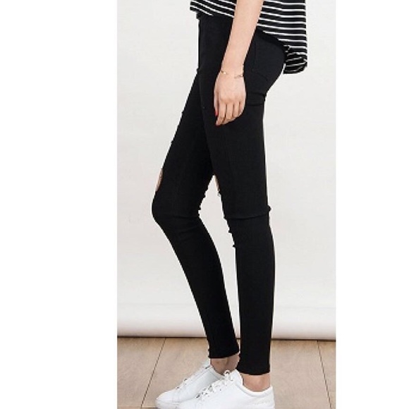 🆕 Super Stretch Distressed Black Skinnies - Picture 4 of 5